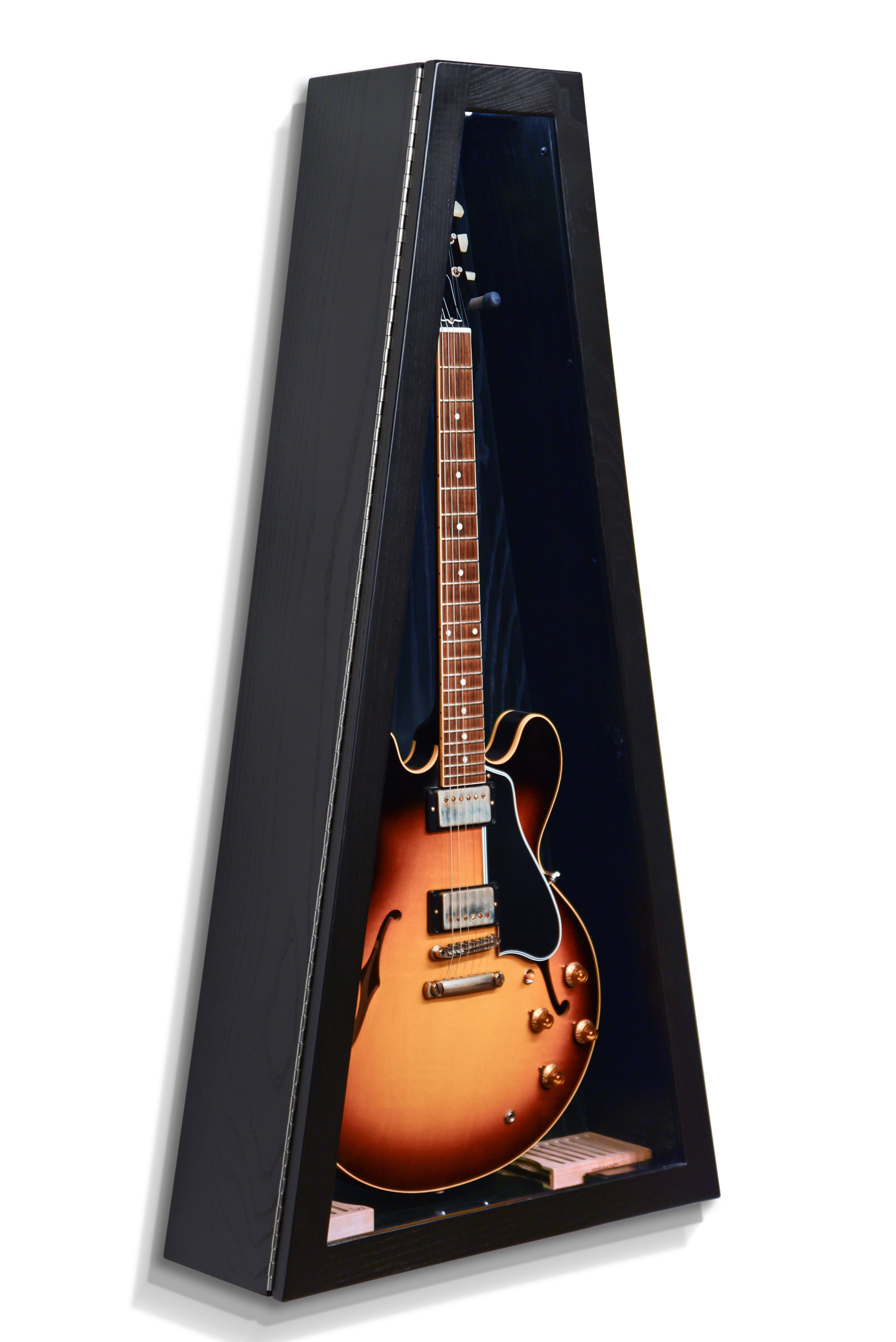 ClimaCase Triangle Humidor - Northern White Ash with Piano Black