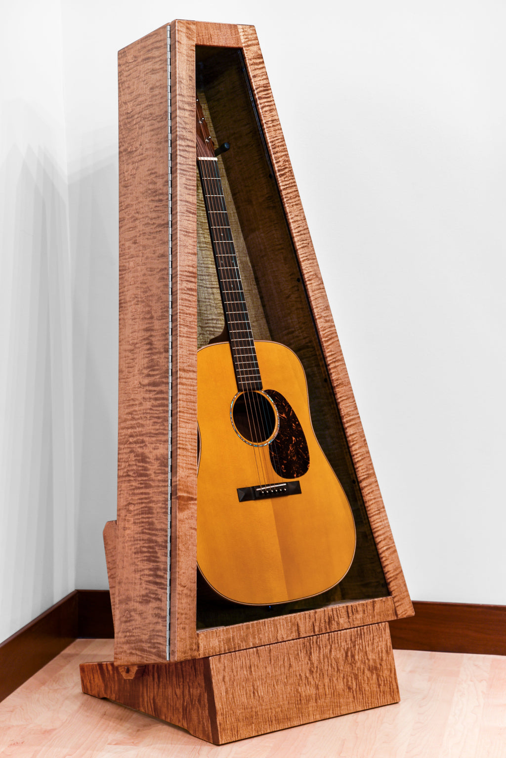 ClimaStand Triangle Humidor with Base - Flamed Maple With Provincial Stain