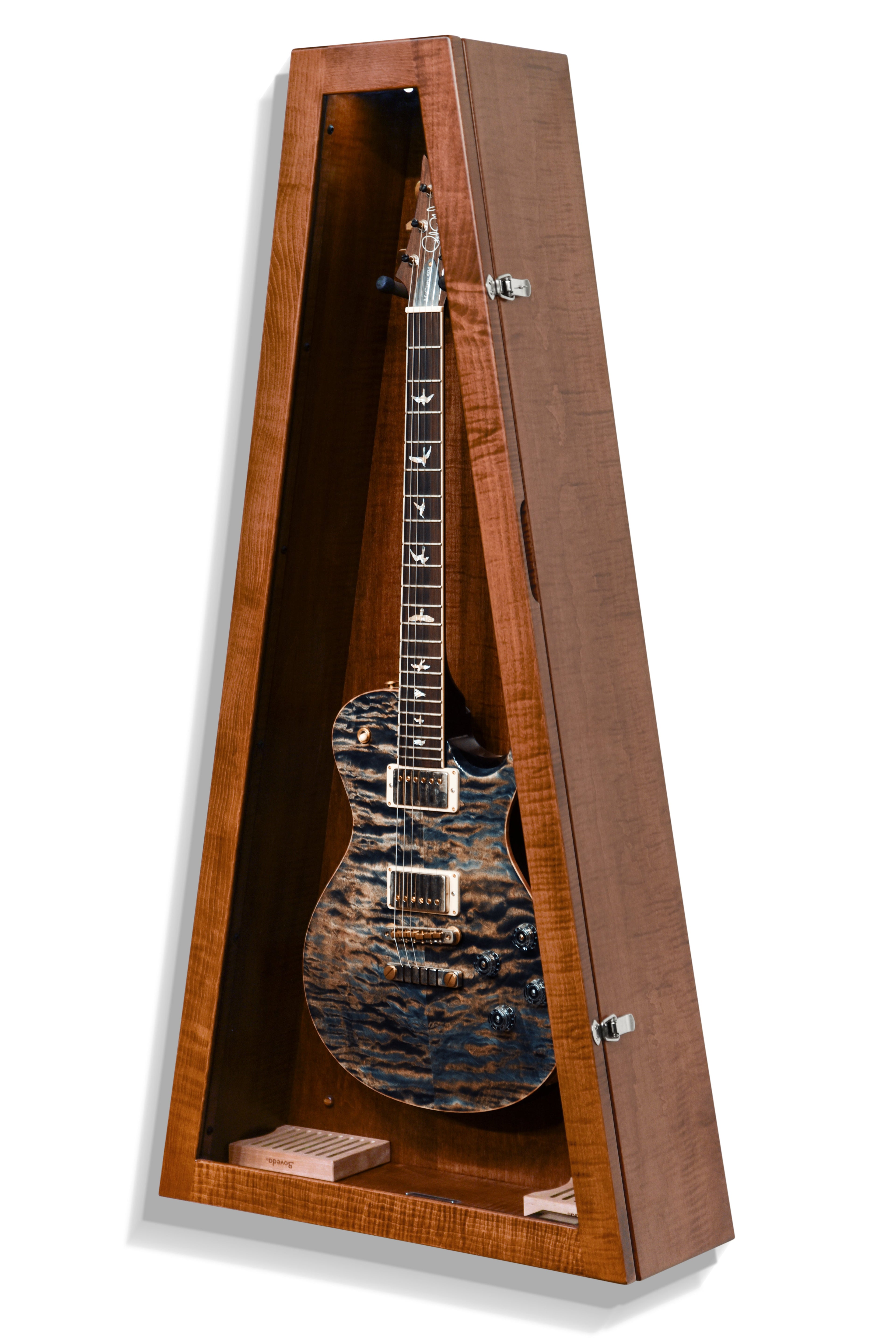 ClimaCase Triangle Humidor - Flamed Maple with Boston Stain