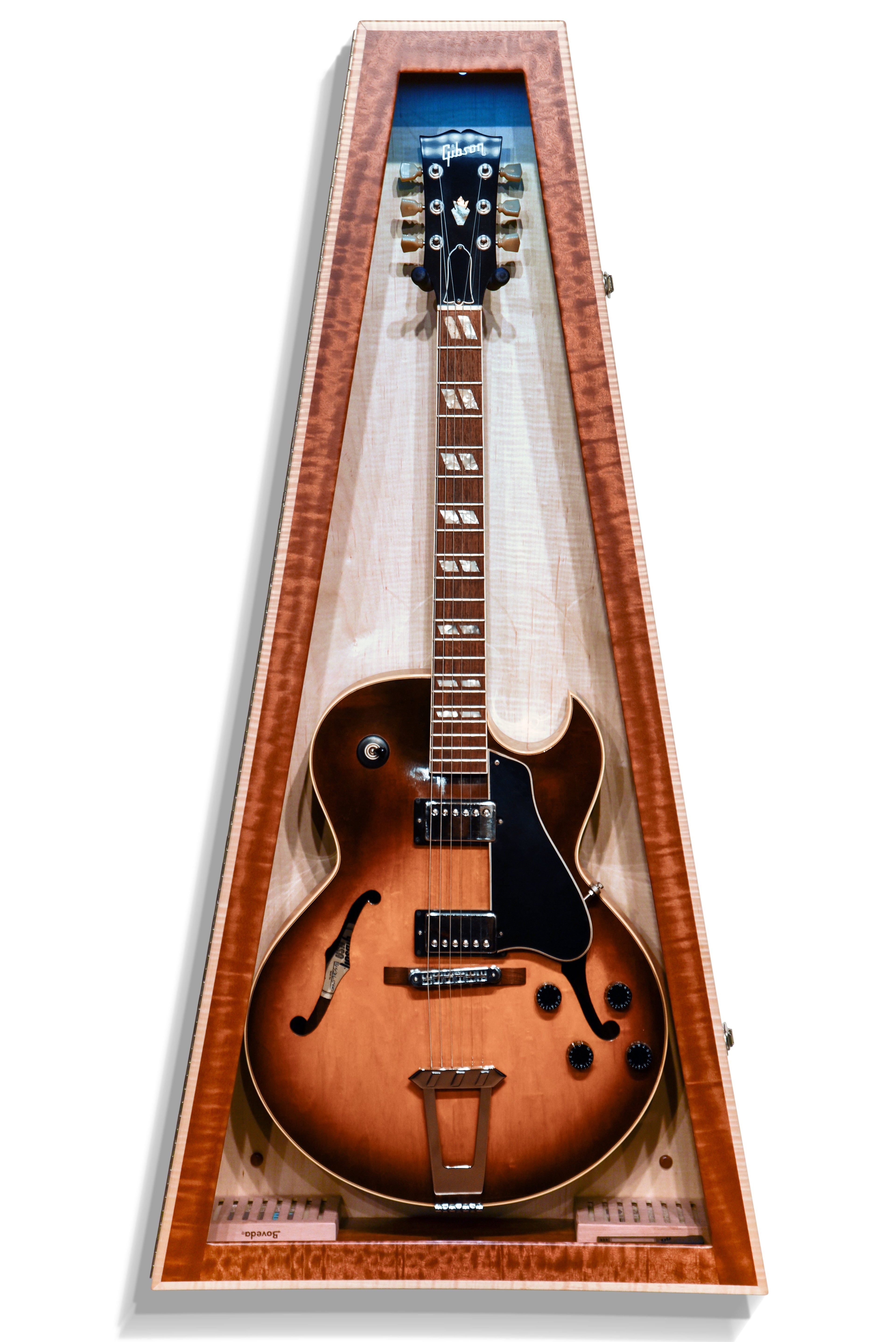 ClimaCase Triangle Humidor - Sapelle with Natural Flamed Maple Back