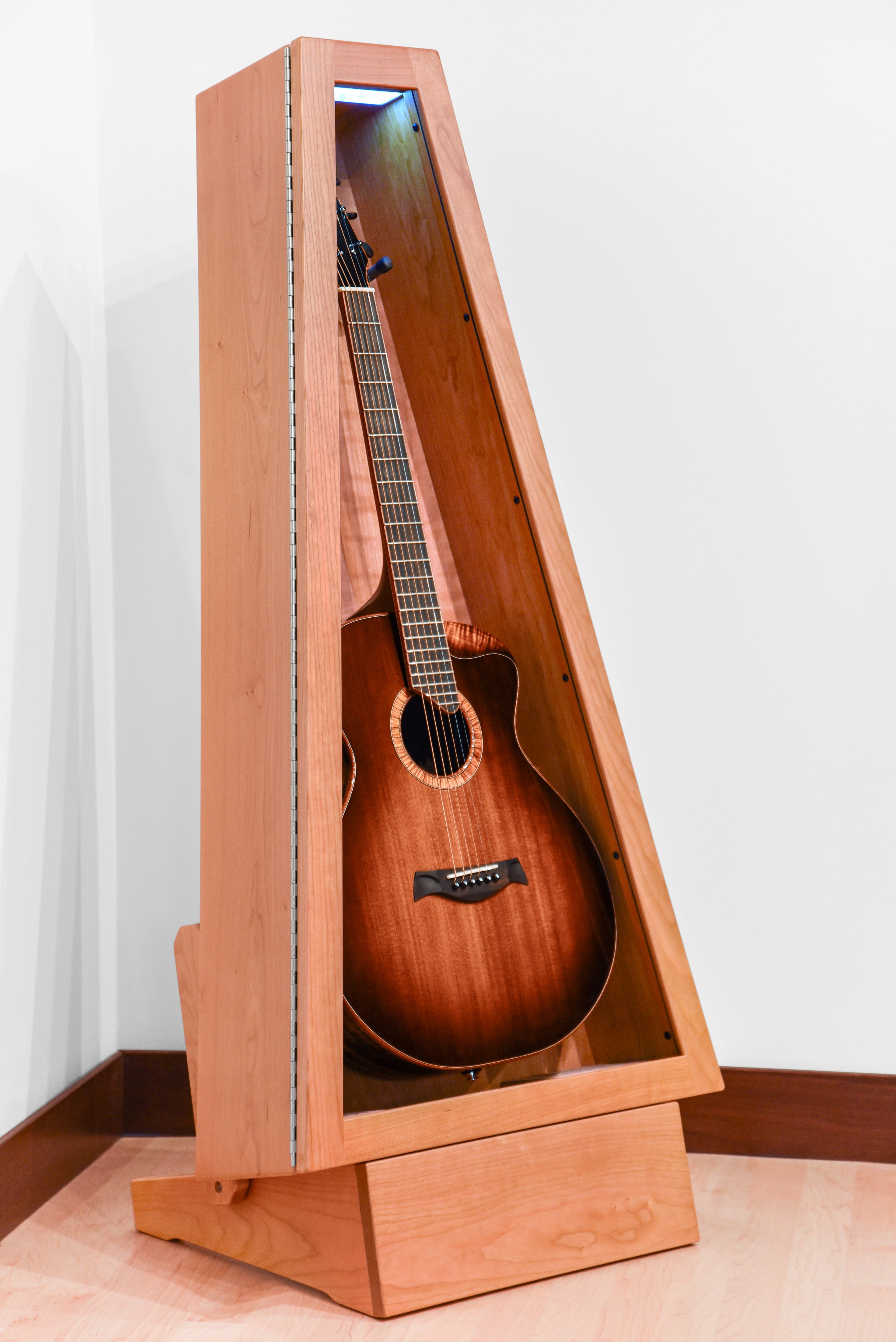 ClimaStand Triangle Humidor with Base - Cherry