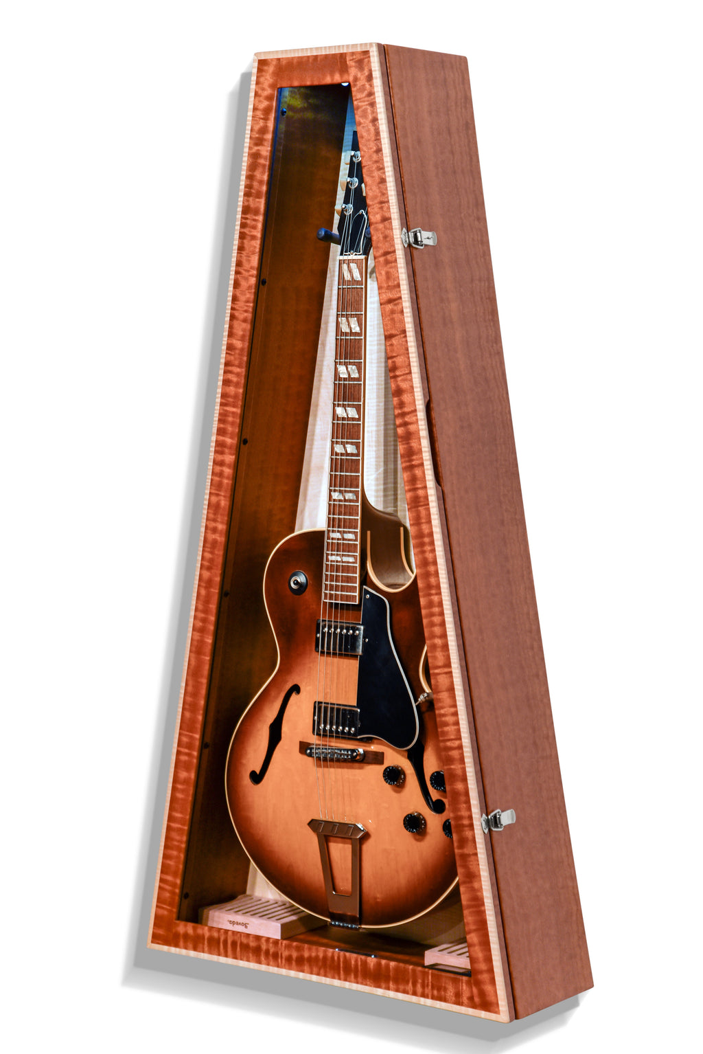 ClimaCase Triangle Humidor - Sapelle with Natural Flamed Maple Back