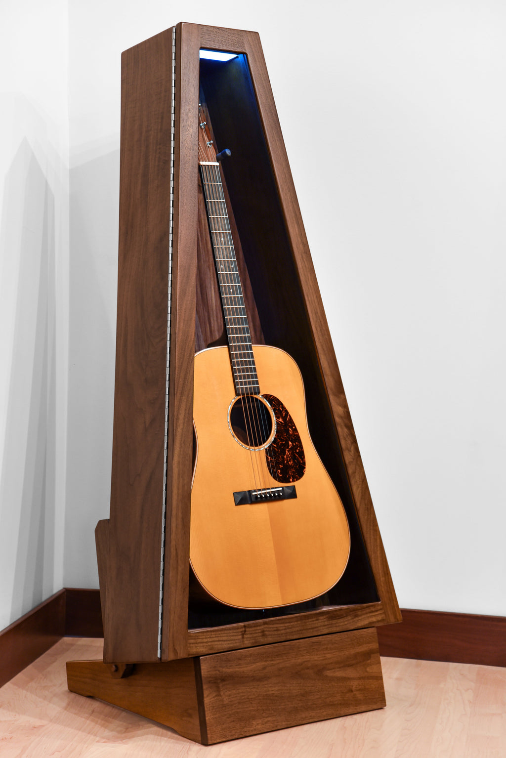 ClimaStand Triangle Humidor with Base - Walnut