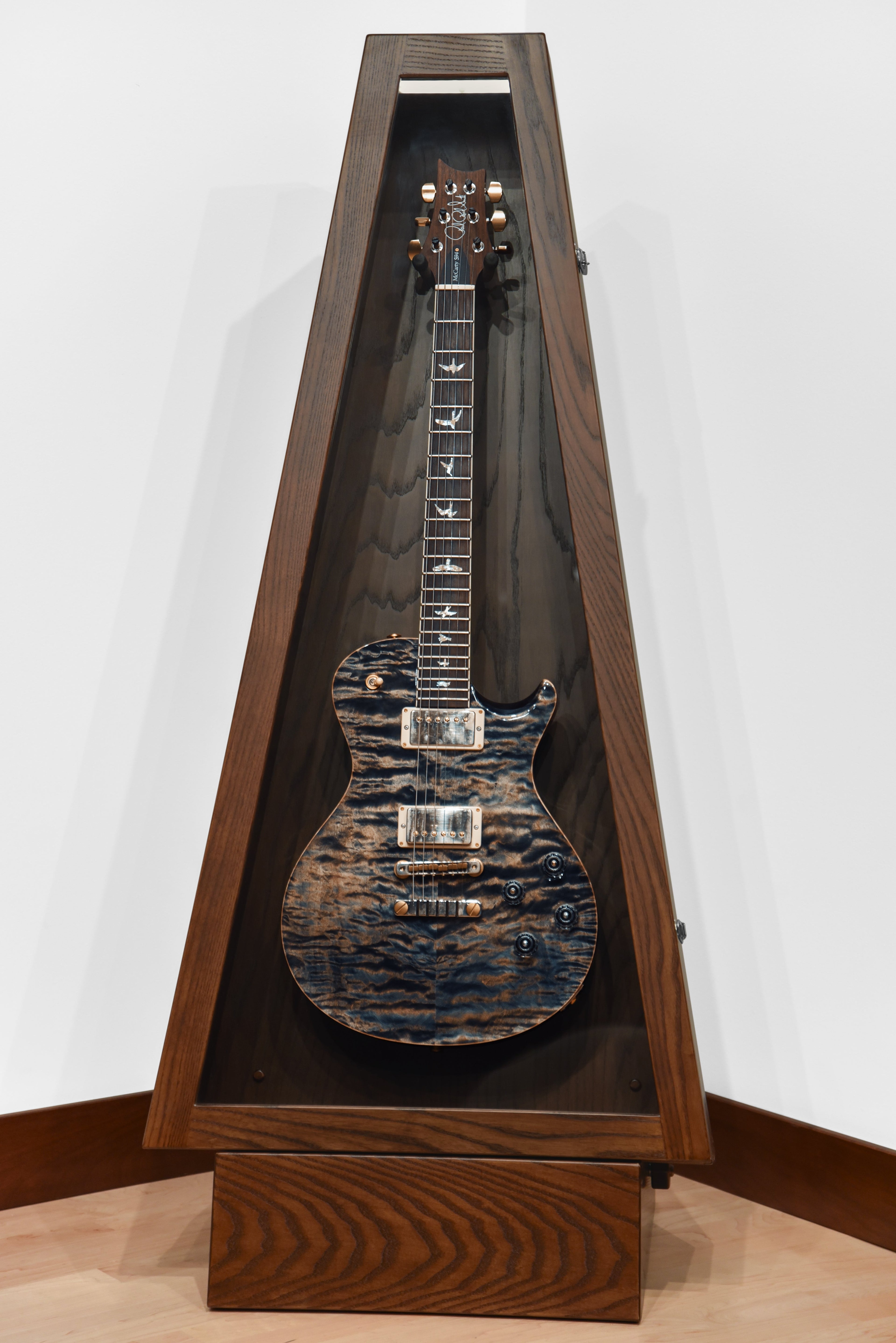 ClimaStand Triangle Humidor with Base - Northern White Ash with Coffee Stain