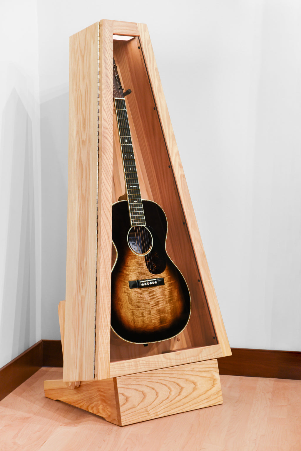 ClimaStand Triangle Humidor with Base - Northern White Ash