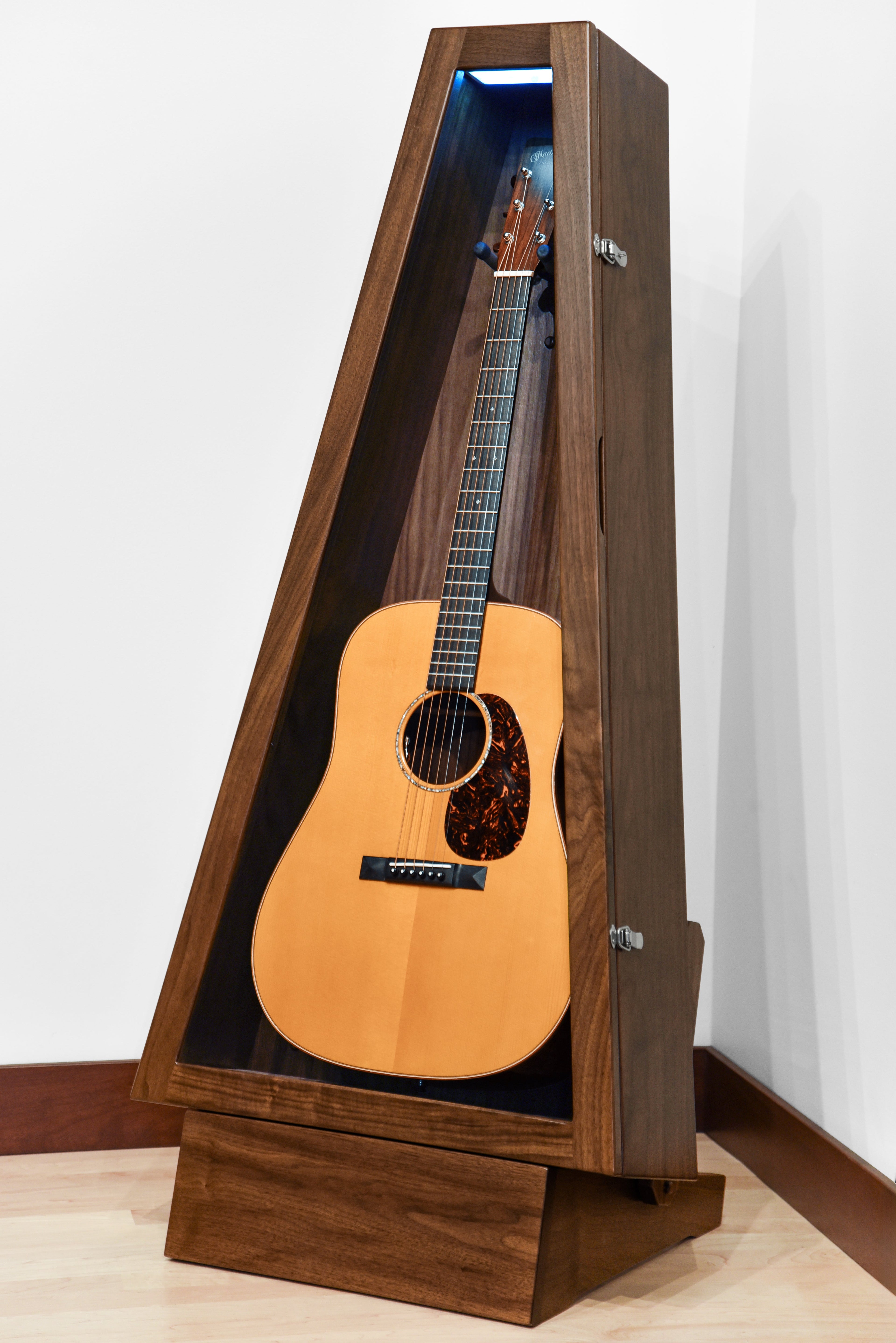 ClimaStand Triangle Humidor with Base - Walnut