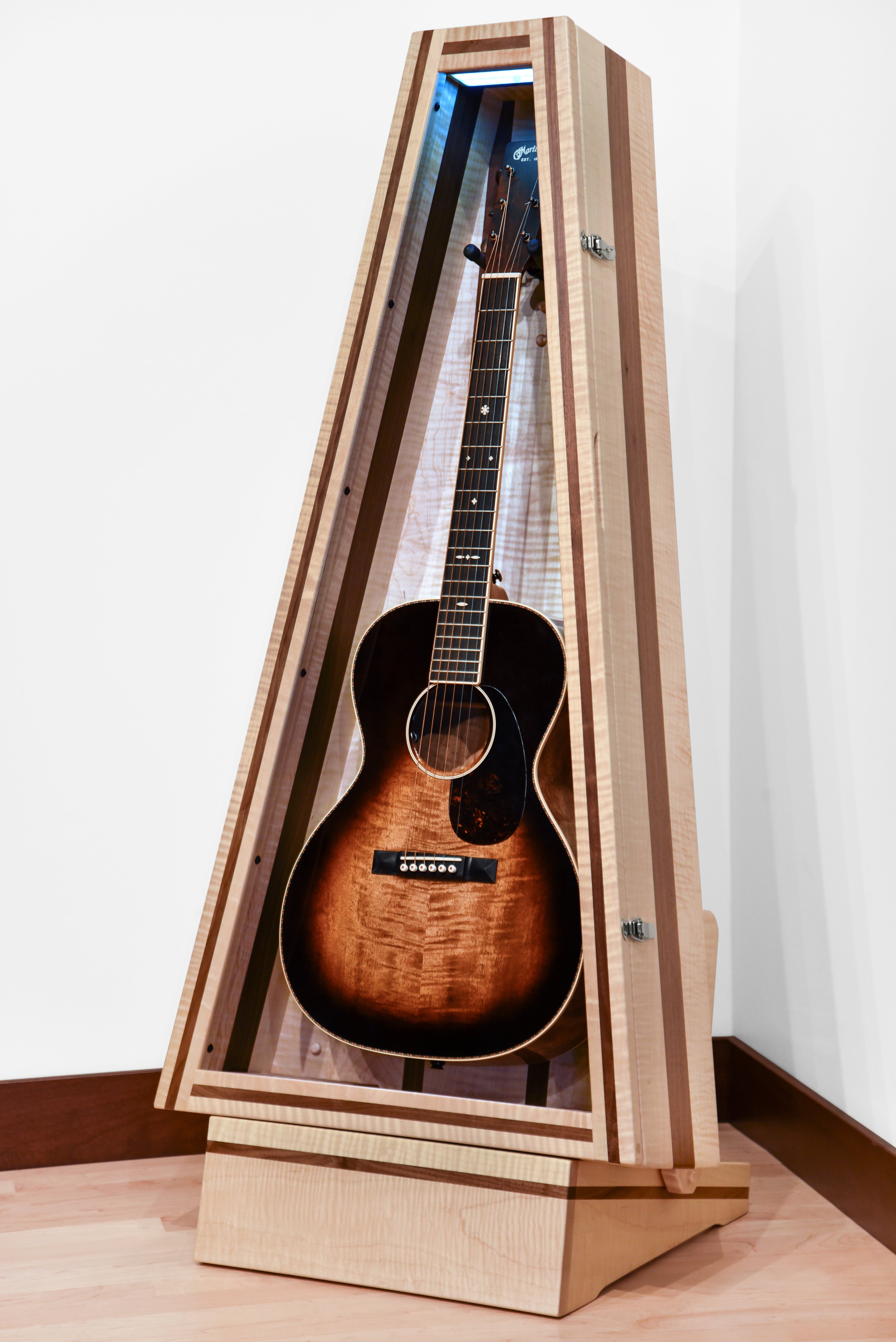 ClimaStand Triangle Humidor with Base - Flamed Maple with Walnut