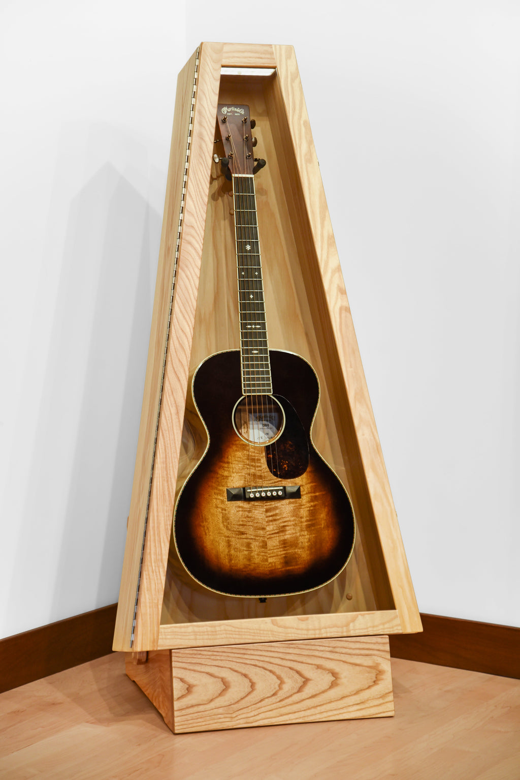 ClimaStand Triangle Humidor with Base - Northern White Ash