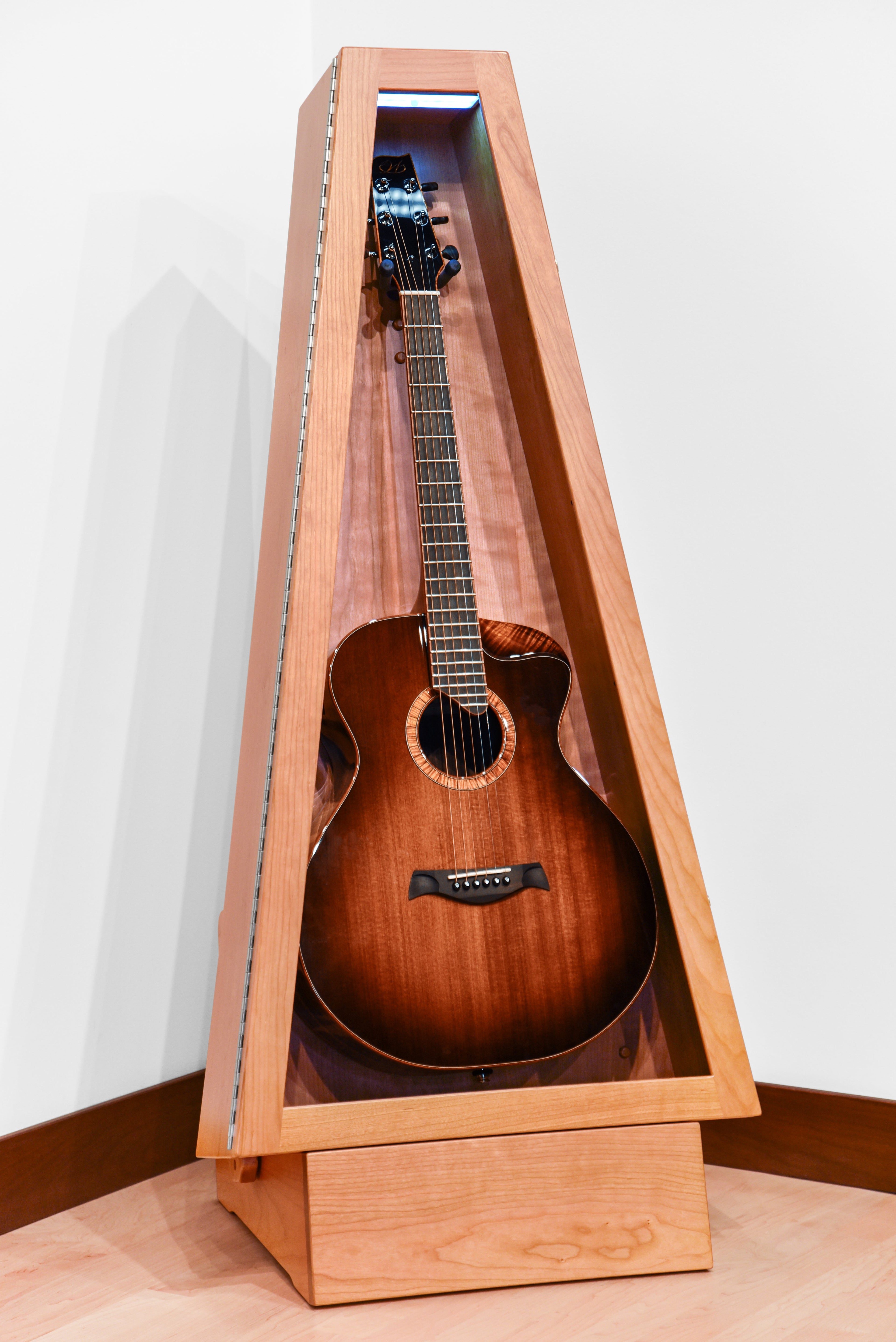 ClimaStand Triangle Humidor with Base - Cherry