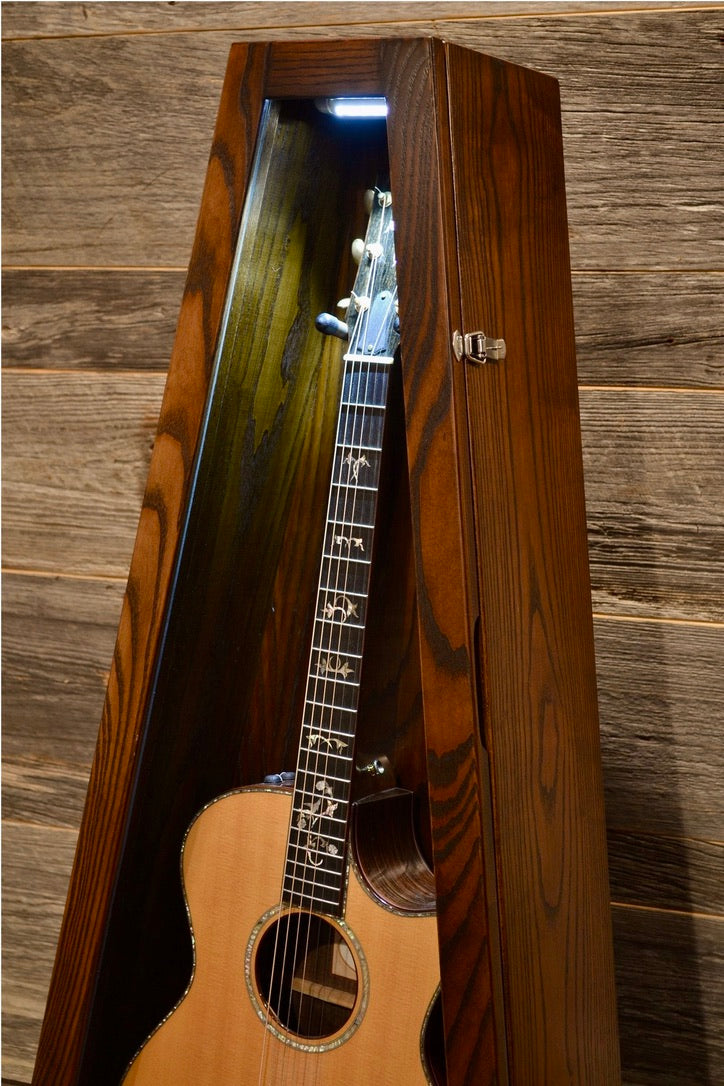 ClimaStand Triangle Humidor with Base - Northern White Ash with Coffee Stain